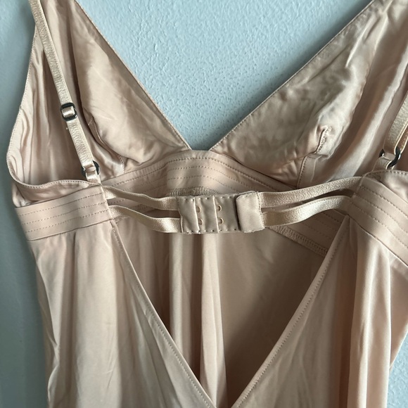 Victoria's Secret Cream slip - Picture 6 of 6